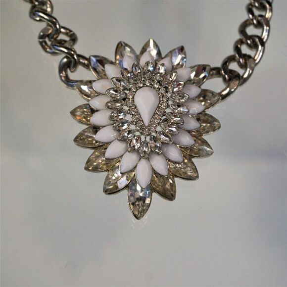Jeweled Floral Statement Necklace Sparkling Pendant Silvertone Chain - Picture 5 of 7